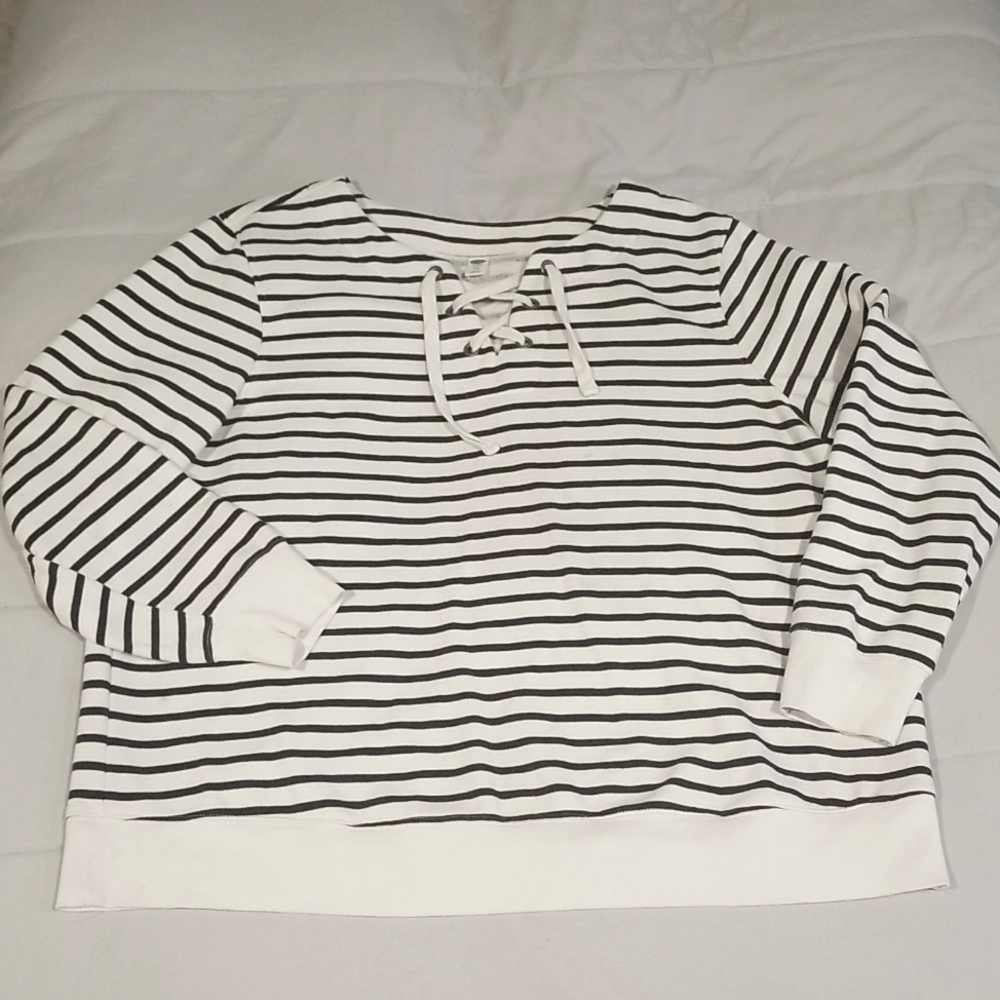 Old Navy, black and white striped XXL Sweater